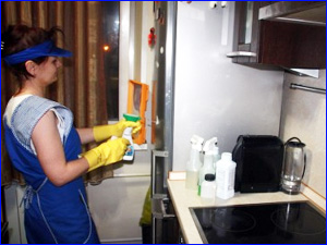 Уборка на кухне и чистка холодильника